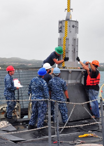 Ngày 13 tháng 2 năm 2012, tàu ngầm hạt nhân tấn công lớp Los Angeles lắp tên lửa hành trình Tomahawk tại căn cứ Guam.